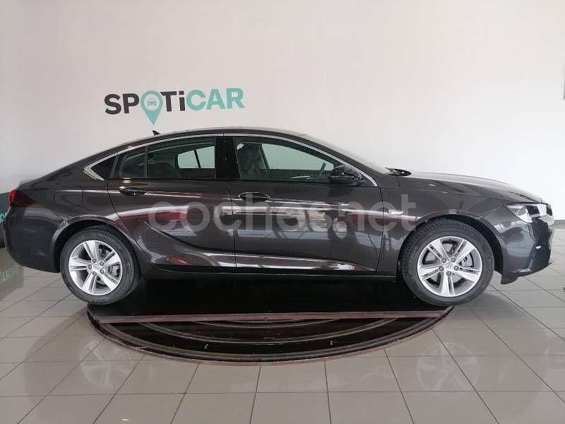Usado Opel Insignia Business 122 CV (89 kW) 2022 Negro Berlina