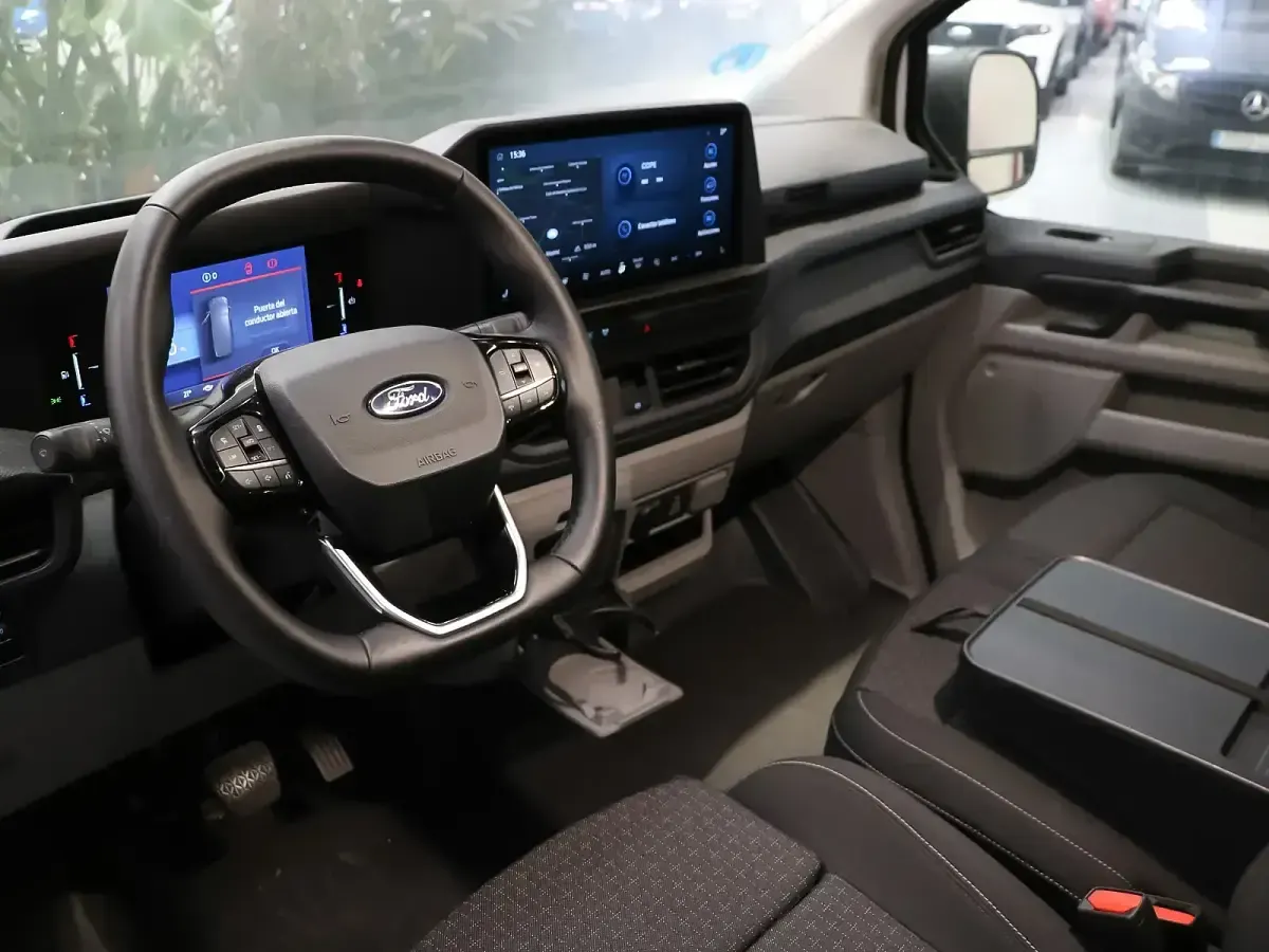 Usado Ford Transit Trend 100 kW (136 CV) 2024 Blanco Berlina