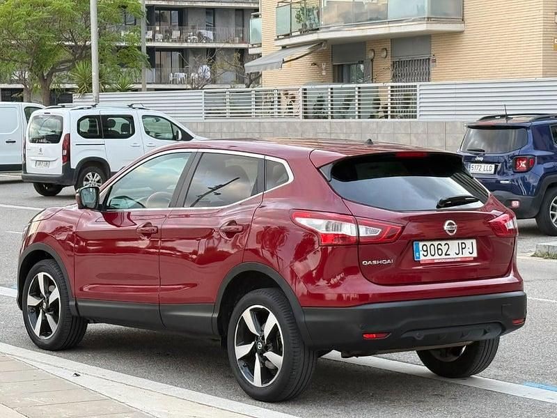 Usado Nissan Qashqai Visia 115 CV (84 kW) 2016 Granate SUV