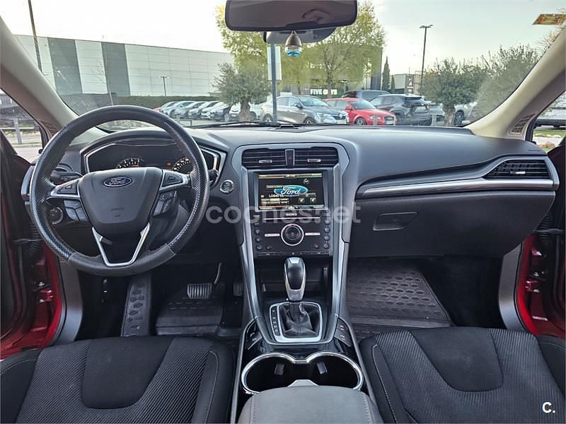 Usado Ford Mondeo Titanium 180 CV (132 kW) 2015 Granate Berlina
