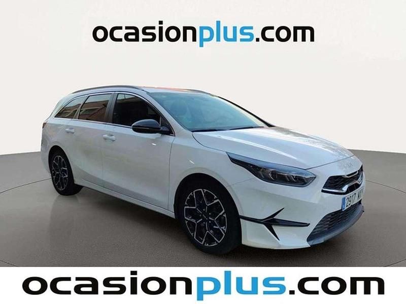 Usado Kia Ceed Style 101 CV (74 kW) 2025 Blanco Utilitario