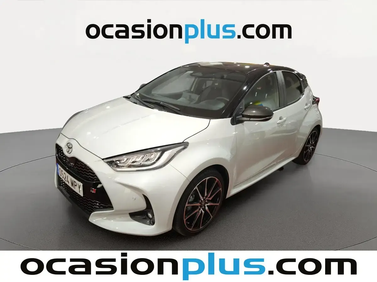 Usado Toyota Yaris Plus 131 CV (96 kW) 2024 Gris Utilitario