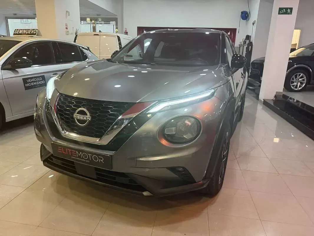 Usado Nissan Juke N-Connecta 114 CV (83 kW) 2024 Gris SUV