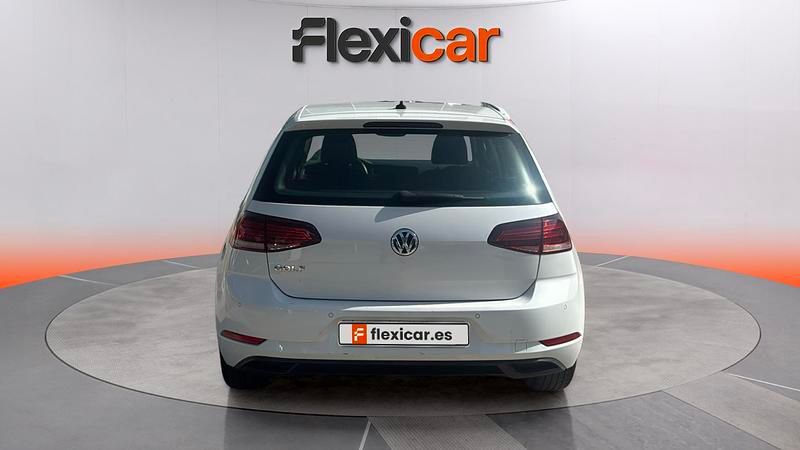 Usado VW Golf VII Advance 115 CV (84 kW) 2018 Blanco Berlina