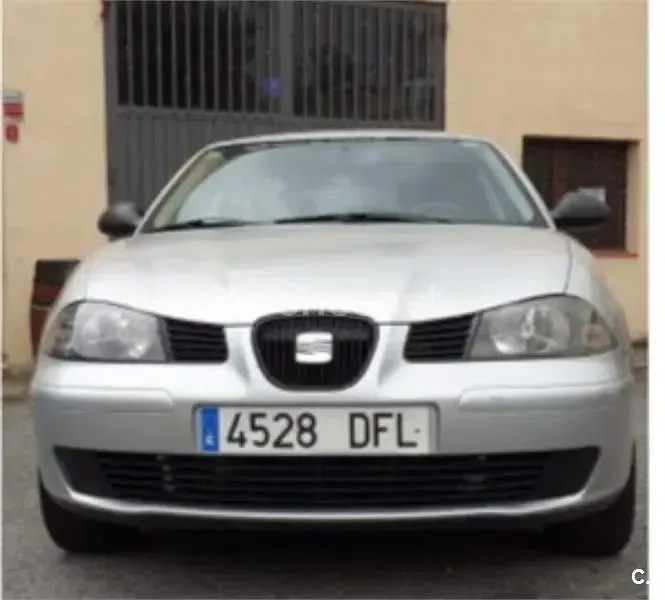 Usado Seat Ibiza 100 CV (73 kW) 2005 Gris / plata Utilitario