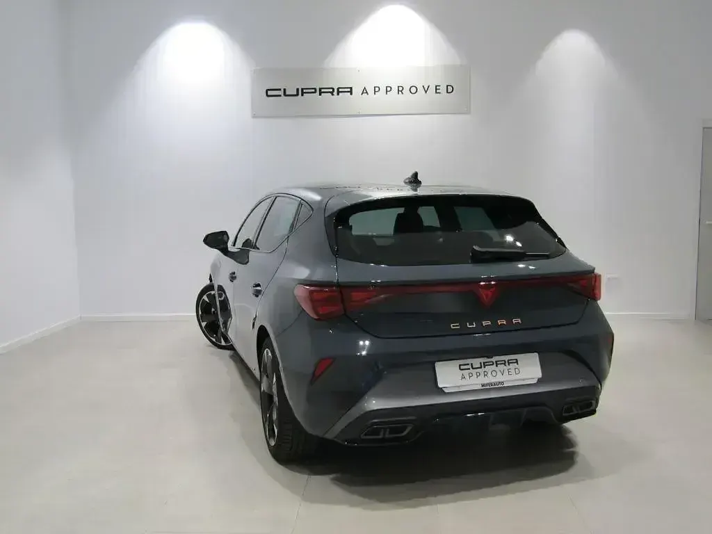Usado Cupra Leon 150 CV (110 kW) 2025 Azul Berlina