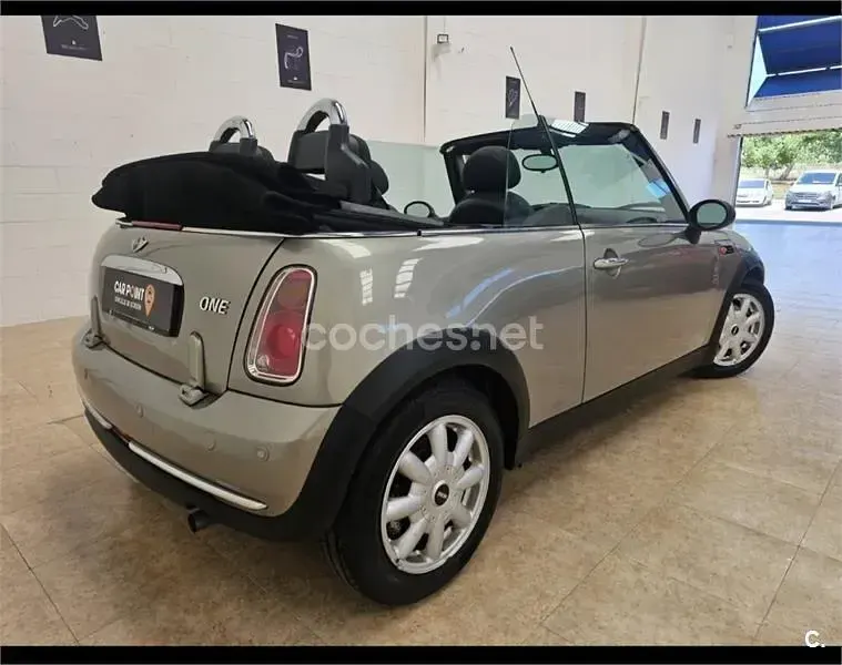 Usado Mini One Cabriolet 90 CV (66 kW) 2009 Beige Descapotable