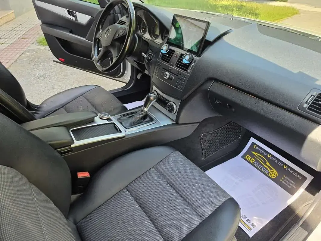 Usado Mercedes C200 Avantgarde 136 CV (100 kW) 2010 Gris Berlina