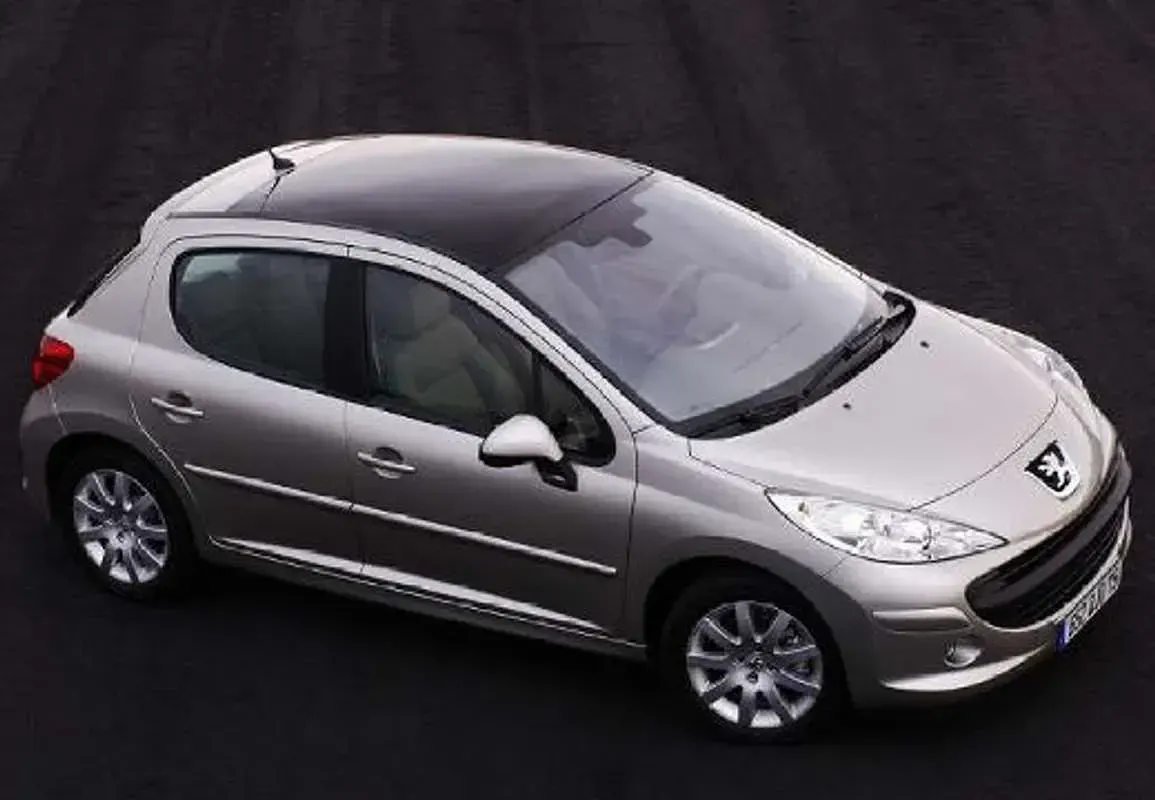 Usado Peugeot 207 90 CV (66 kW) 2007 Gris Utilitario