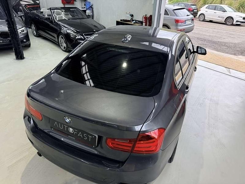 Usado BMW 318 Comfort Edition 143 HP (105 kW) 2014 Cinzento Sedan