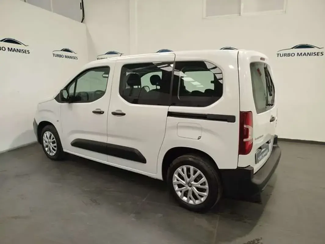 Usado Citroën Berlingo Live 102 CV (75 kW) 2022 Blanco Monovolumen