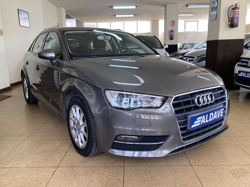Usado Audi A3 Sportback Attraction 110 CV (80 kW) 2014 Marrón Utilitario