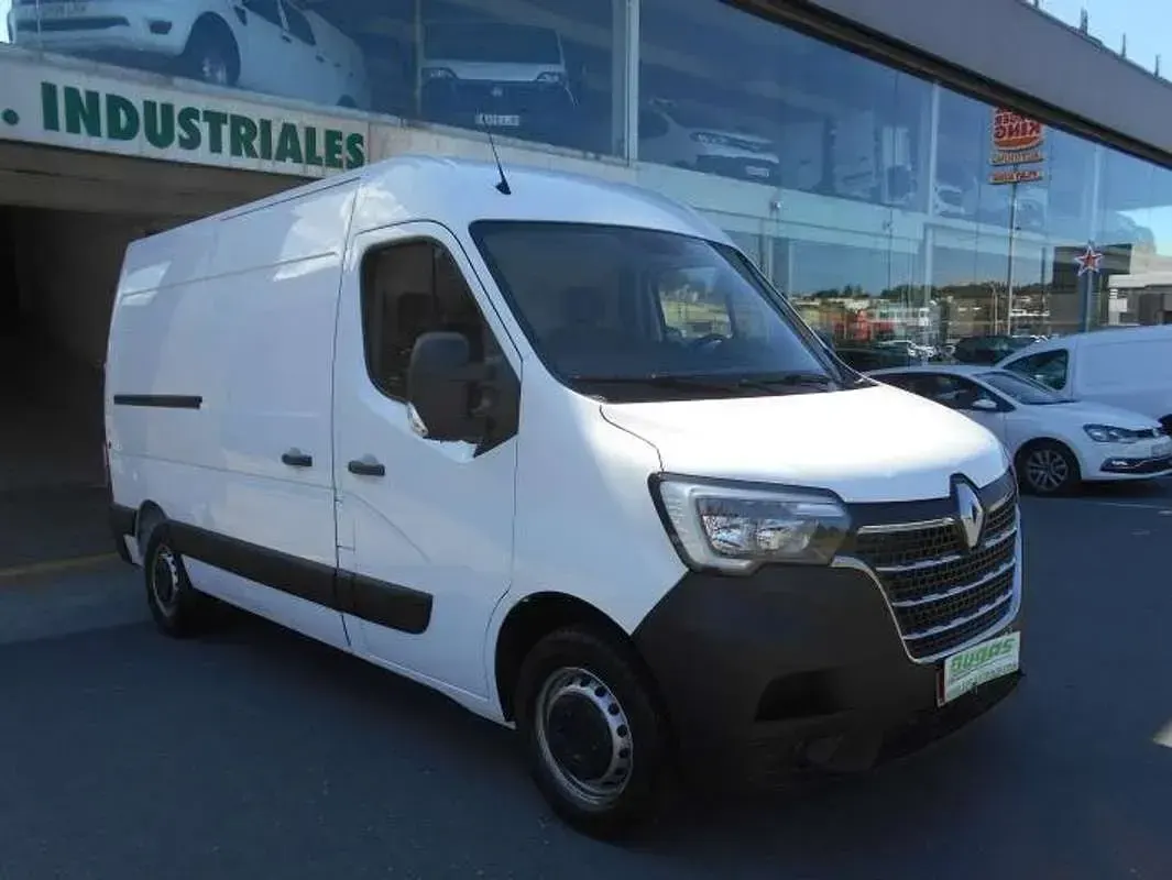 Usado Renault Master 135 CV (99 kW) 2023 Blanco Monovolumen