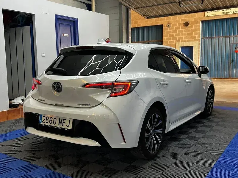 Usado Toyota Corolla Plus 140 CV (102 kW) 2023 Blanco Berlina