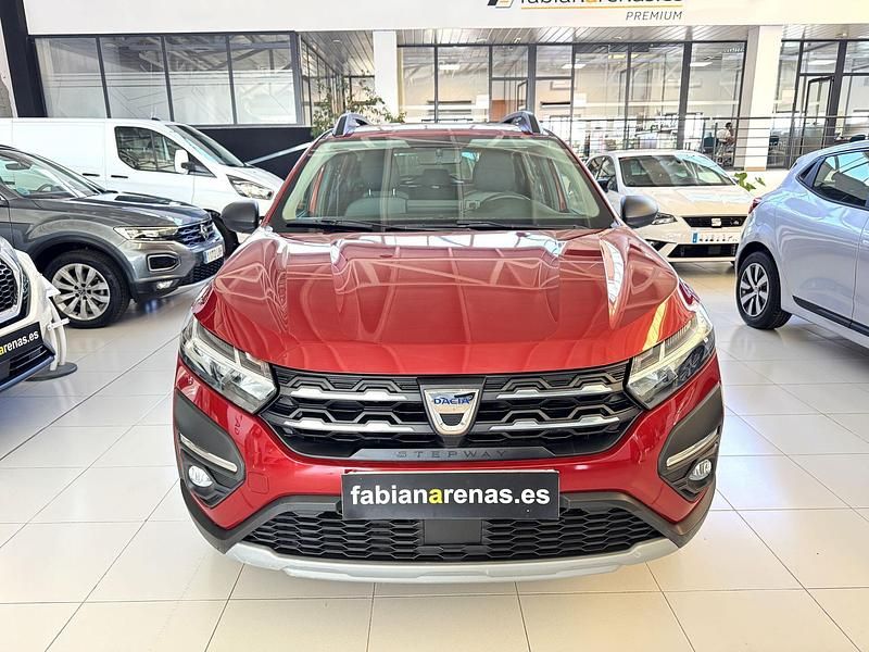 Usado Dacia Sandero Essentiel 91 CV (66 kW) 2022 Rojo Utilitario