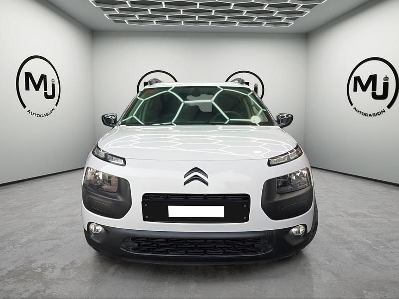 Begagnad Citroën C4 Live 82 HK (60 kW) 2016 Vit SUV