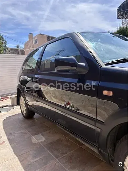Usado VW Golf IV 75 CV (55 kW) 2003 Negro Berlina