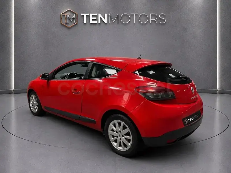 Usado Renault Mégane III Dynamique 105 CV (77 kW) 2010 Granate Berlina