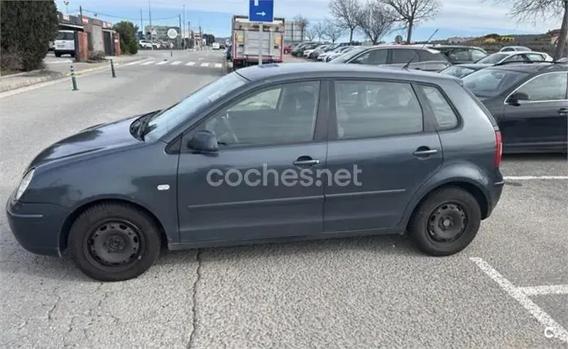 Usado VW Polo Trendline 75 CV (55 kW) 2005 Gris / plata Utilitario
