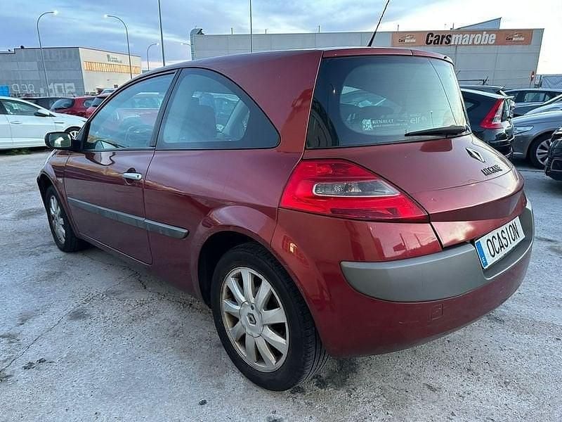 Usado Renault Mégane III 105 CV (77 kW) 2008 Rojo Utilitario