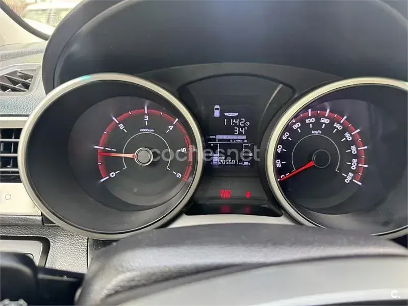 Usado SsangYong Tivoli Limited 115 CV (84 kW) 2018 Blanco SUV