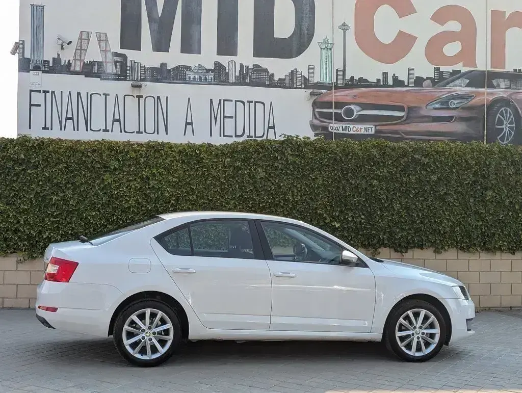 Usado Skoda Octavia Elegance 140 CV (102 kW) 2015 Blanco Familiar