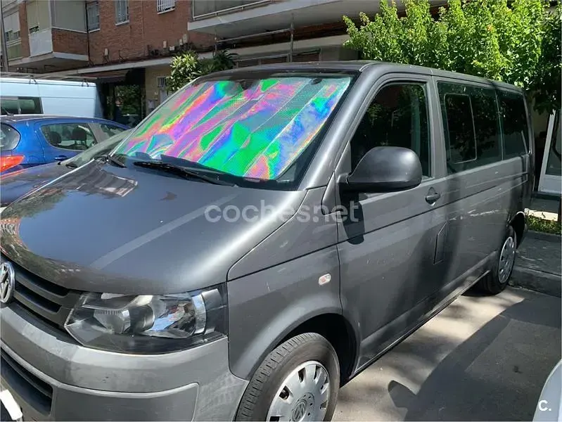 Usado VW Caravelle Trendline 102 CV (75 kW) 2012 Gris / plata Van