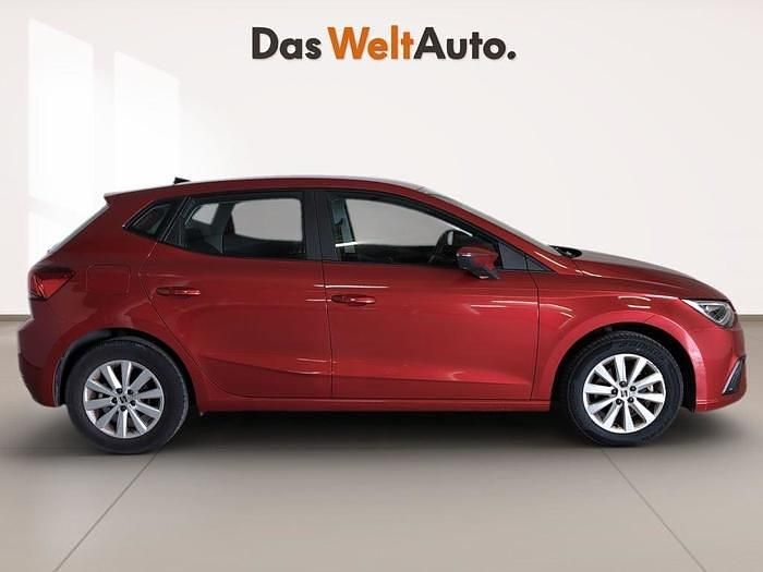 Usado Seat Ibiza Style 110 CV (80 kW) 2022 Rojo Utilitario