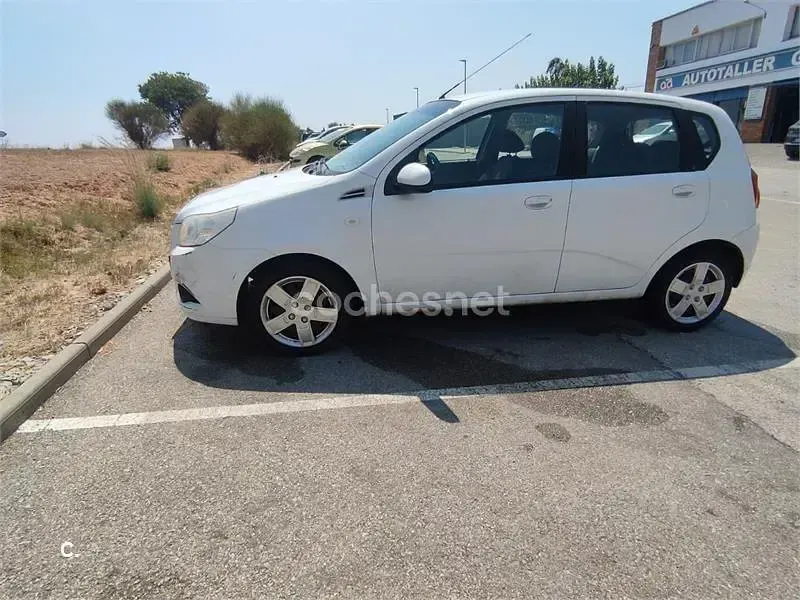 Usado Chevrolet Aveo LT 101 CV (74 kW) 2010 Blanco Berlina