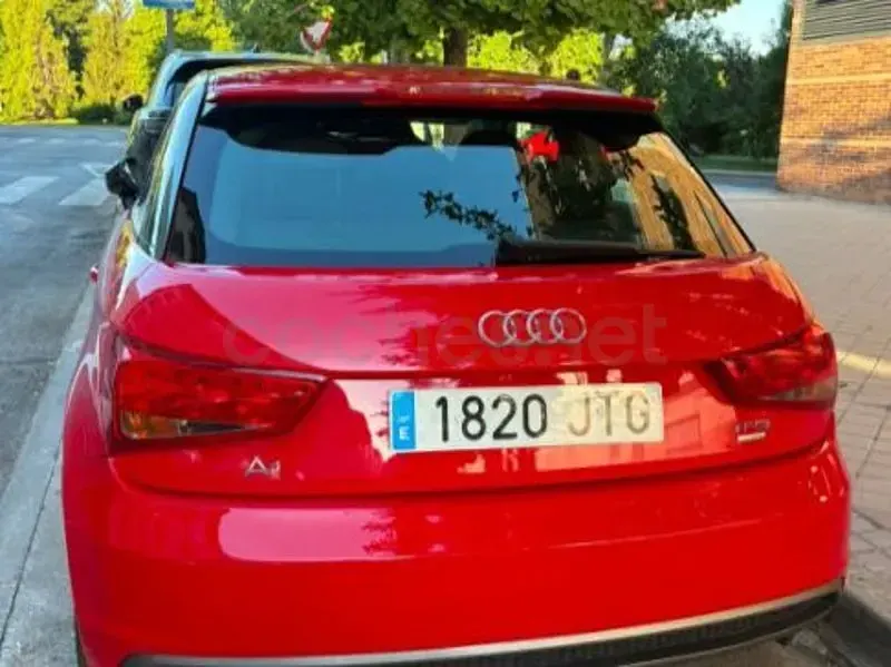 Usado Audi A1 95 CV (69 kW) 2016 Rojo Utilitario
