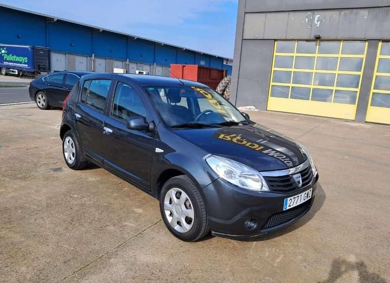 Usado Dacia Sandero Ambiance 75 HP (55 kW) 2010 Cinzento Citadino