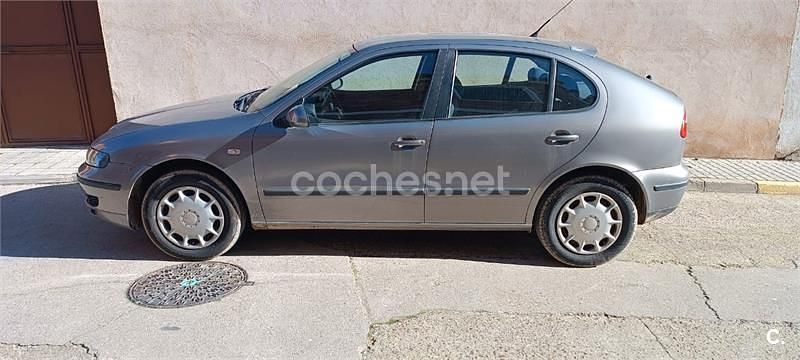 Usado Seat Leon Sport 110 CV (80 kW) 2004 Gris / plata Berlina