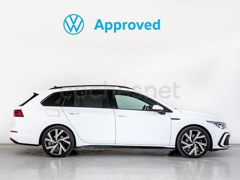 Usado VW Golf VIII R-line 150 CV (110 kW) 2021 Blanco Familiar