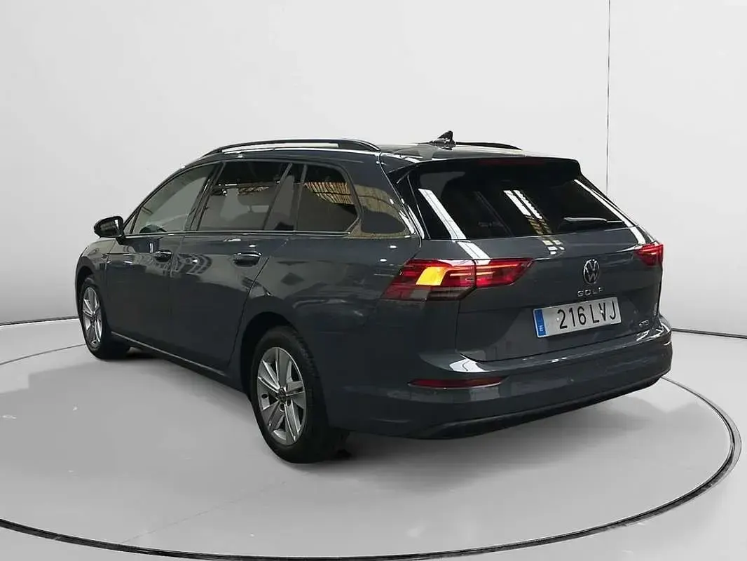 Usado VW Golf VIII Life 110 CV (80 kW) 2021 Gris Familiar