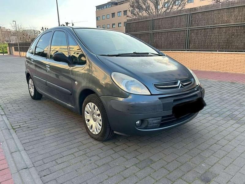 Usado Citroën Xsara Picasso Exclusive 90 CV (66 kW) 2006 Gris Monovolumen