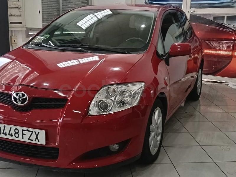 Usado Toyota Auris 90 CV (66 kW) 2008 Granate Utilitario