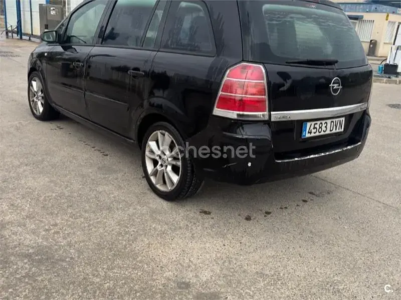 Usado Opel Zafira Elegance 100 HP (73 kW) 2006 Preto Monovolume