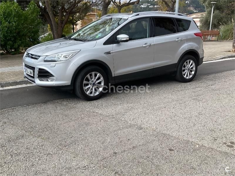 Usado Ford Kuga Titanium 150 HP (110 kW) 2016 Cinzento SUV