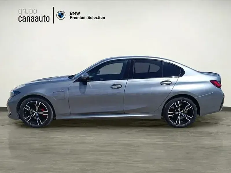 Usado BMW 330e Comfort Edition 292 CV (214 kW) 2025 Gris Berlina