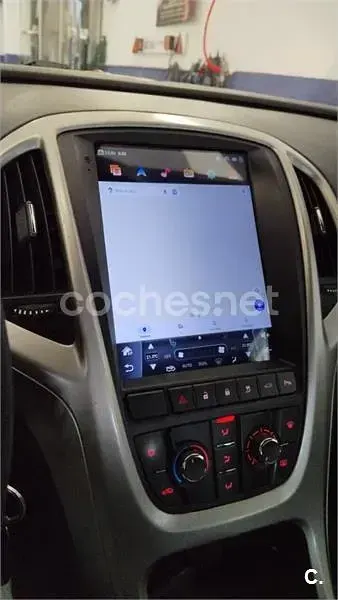 Usado Opel Astra Edition 110 CV (80 kW) 2011 Negro Familiar