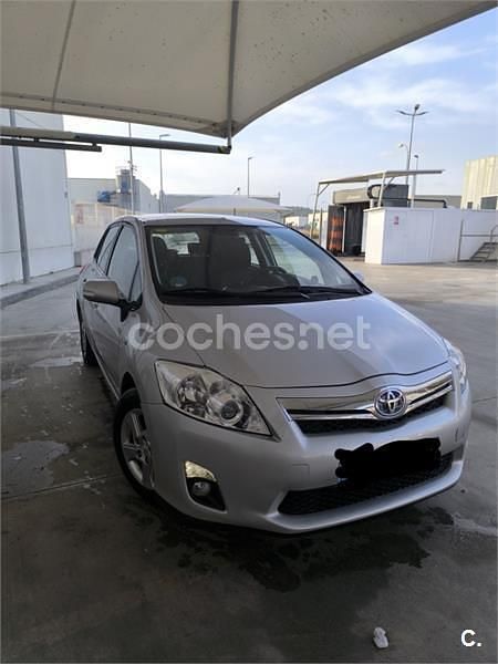 Usado Toyota Auris Hybrid Active 135 CV (99 kW) 2012 Gris / plata Berlina