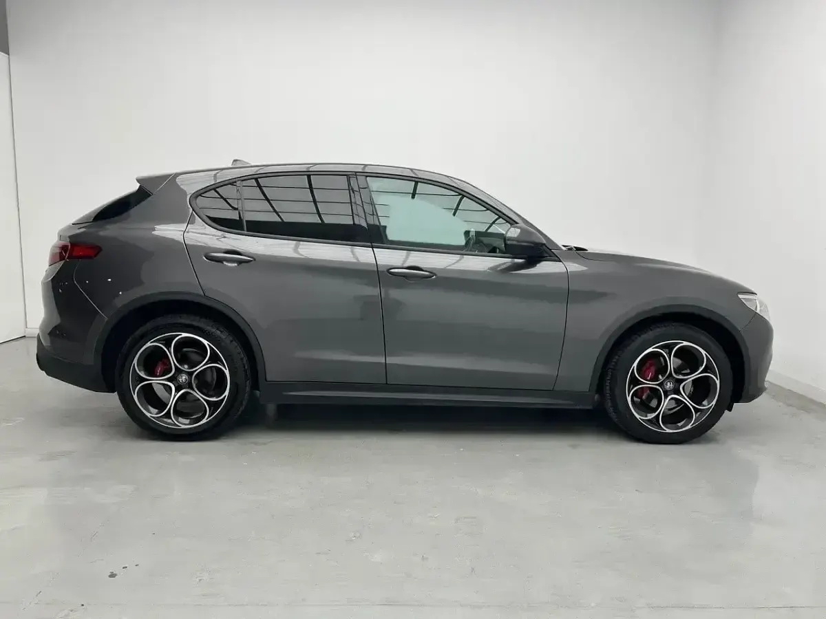 Usado Alfa Romeo Stelvio Sprint 190 CV (139 kW) 2022 Otro SUV