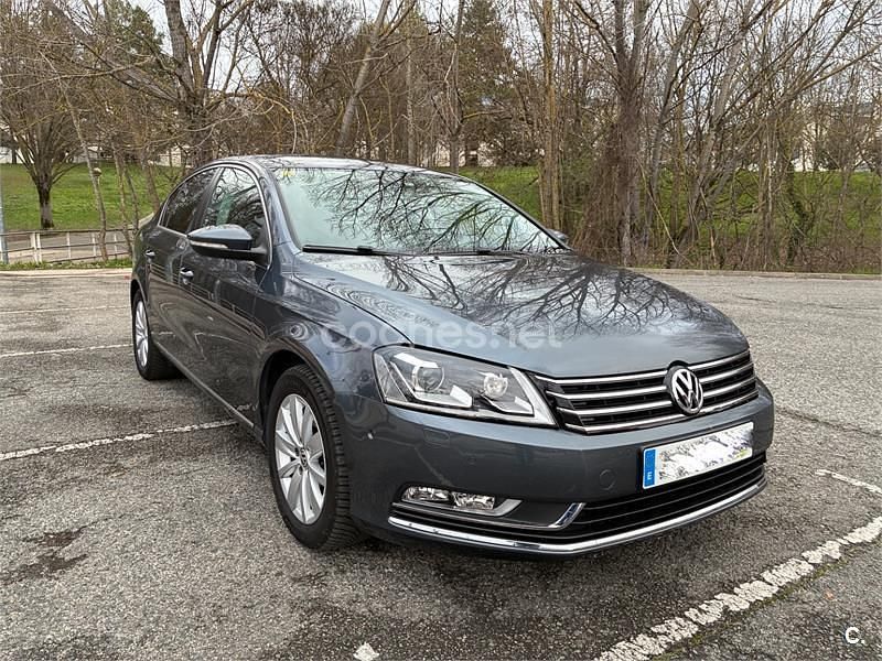 Usado VW Passat Edition 140 CV (102 kW) 2011 Gris / plata Berlina