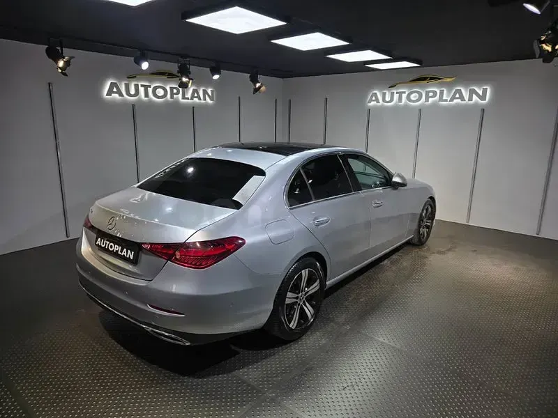 Usado Mercedes C220 200 CV (147 kW) 2023 Gris / plata Berlina