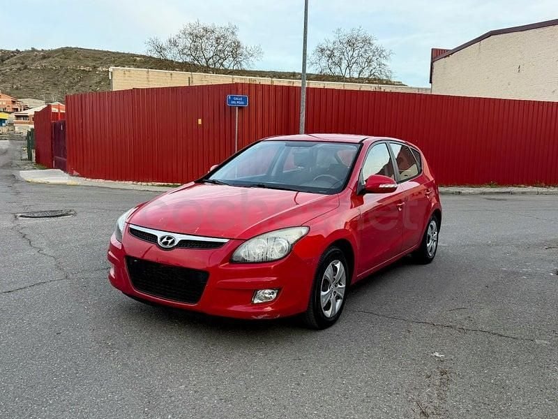 Usado Hyundai i30 Comfort 109 CV (80 kW) 2009 Rojo Berlina