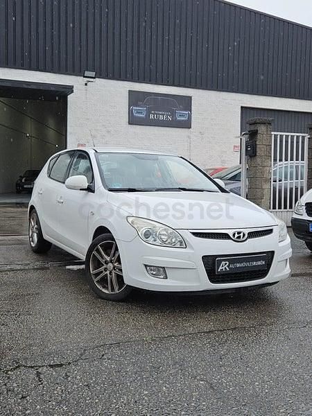 Usado Hyundai i30 Style 122 CV (89 kW) 2008 Blanco Berlina