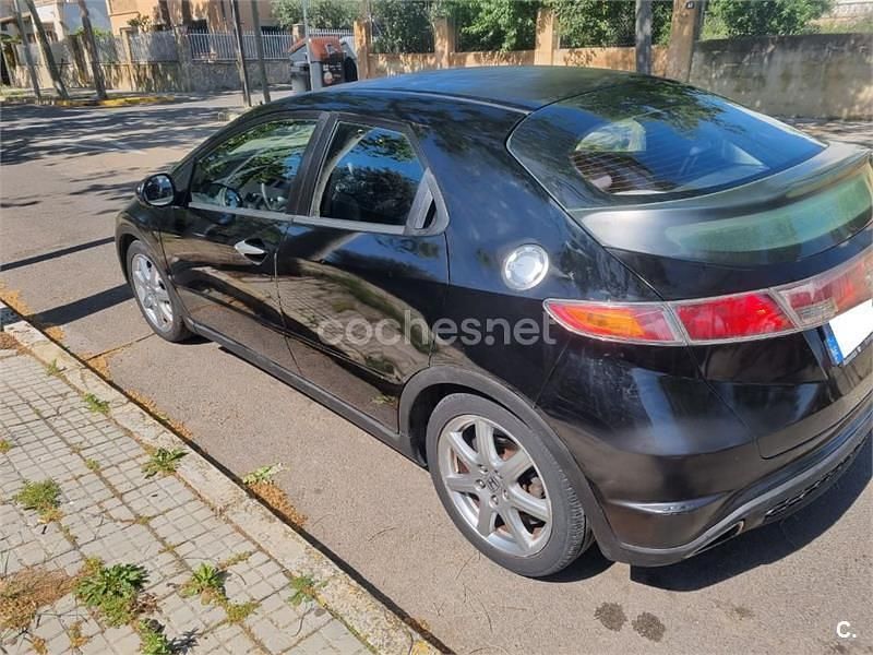 Usado Honda Civic Comfort 140 CV (102 kW) 2007 Negro Berlina