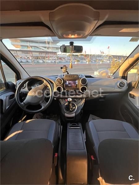 Usado Peugeot Partner Tepee Active 100 CV (73 kW) 2016 Gris / plata Monovolumen