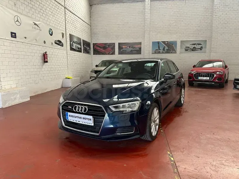 Usado Audi A3 Ambiente 116 CV (85 kW) 2019 Azul Berlina