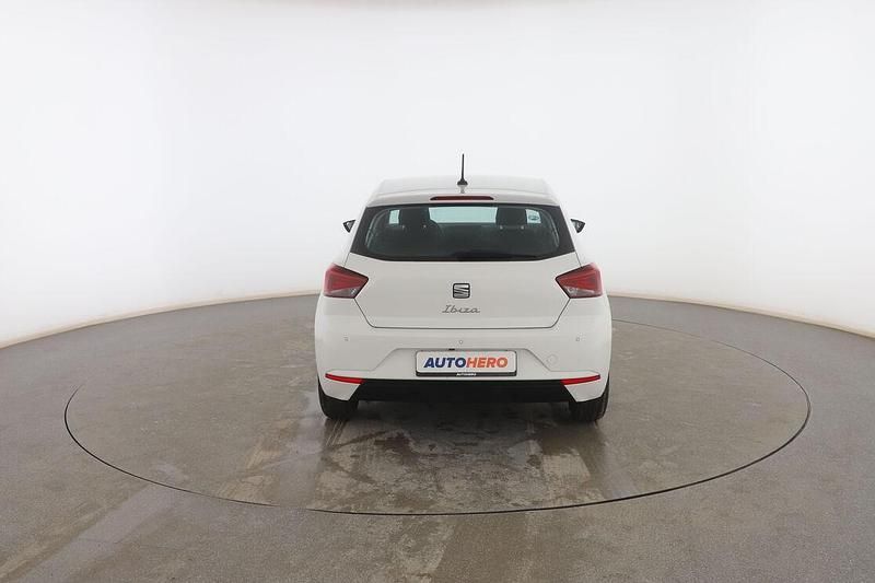 Usado Seat Ibiza Style Plus 110 CV (80 kW) 2022 Blanco Berlina